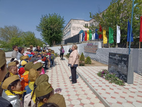 Экскурсия на школьный Сквер памяти танкистам.